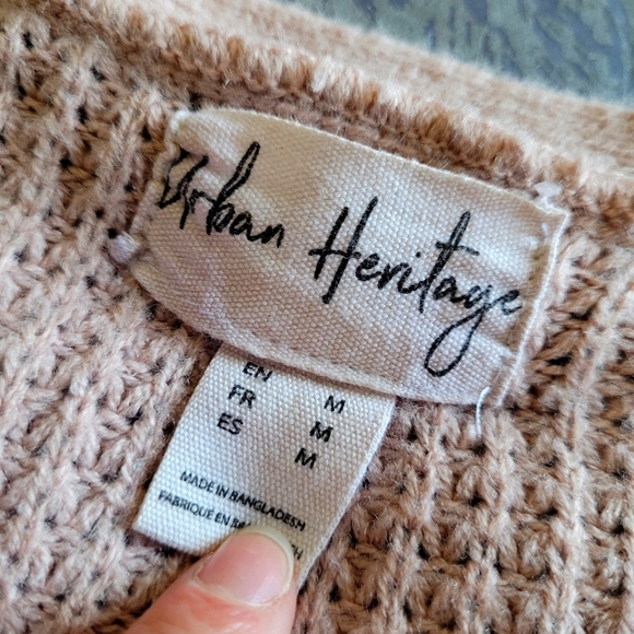 ⭐️Urban Heritage High Side Slit Sweater⭐️ - Picture 2 of 3